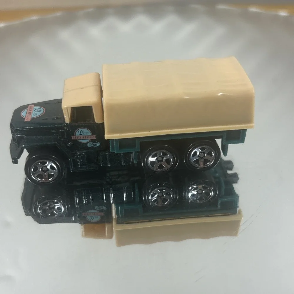 Hot Wheels 1983 Luis' Ranch Markets 1:64 Diecast‎